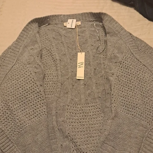 LoveStich Sweater - Picture 5 of 5